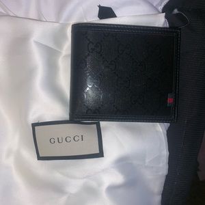 Gucci men wallet made from Italy